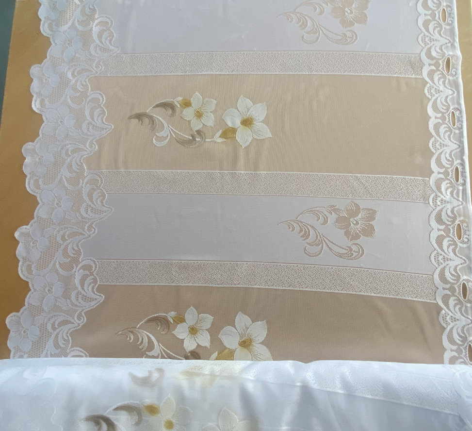 Valgel põhjal kollase-beezikirju lillemustriga pitskardinad/kõrgus-90cm - Image 4