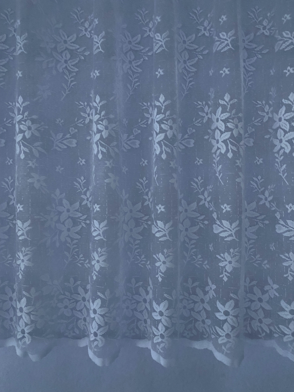 Valge, lillemustriga pitskardin (õrnalt sädelev): kõrgus-85cm - Image 2