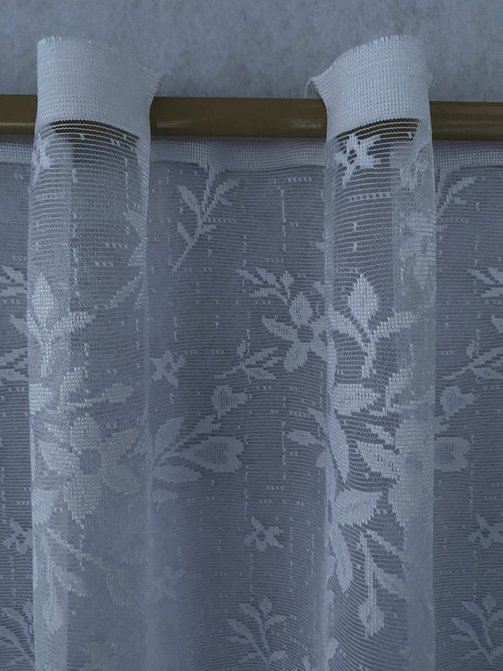 Valge, lillemustriga pitskardin (õrnalt sädelev): kõrgus-85cm - Image 3