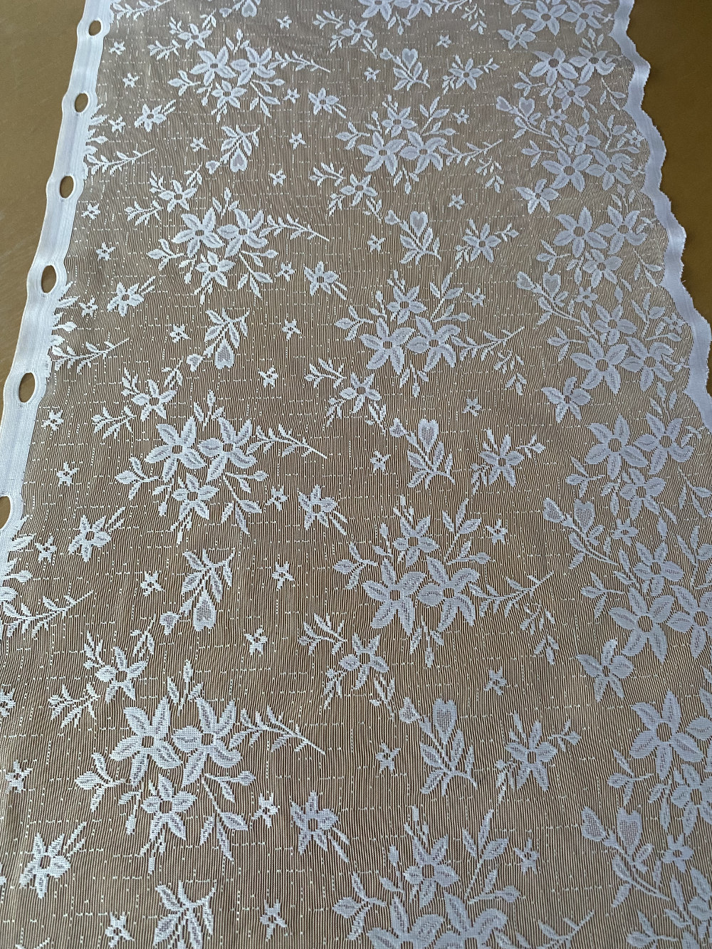 Valge, lillemustriga pitskardin (õrnalt sädelev): kõrgus-85cm - Image 5