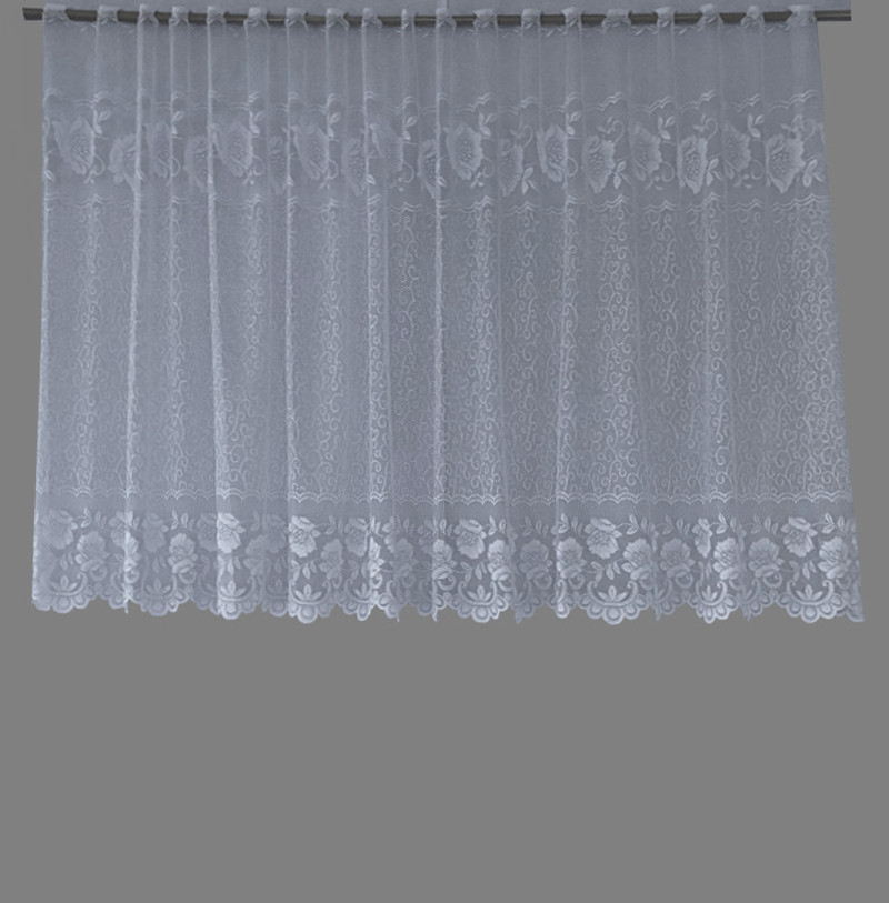 Valge, lillemustriga pitskardin: kõrgus-115cm