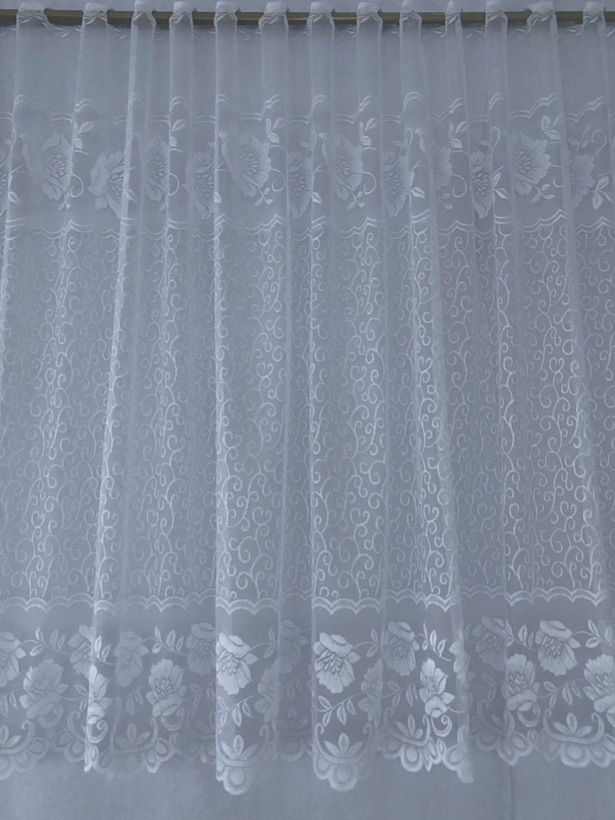 Valge, lillemustriga pitskardin: kõrgus-115cm - Image 2