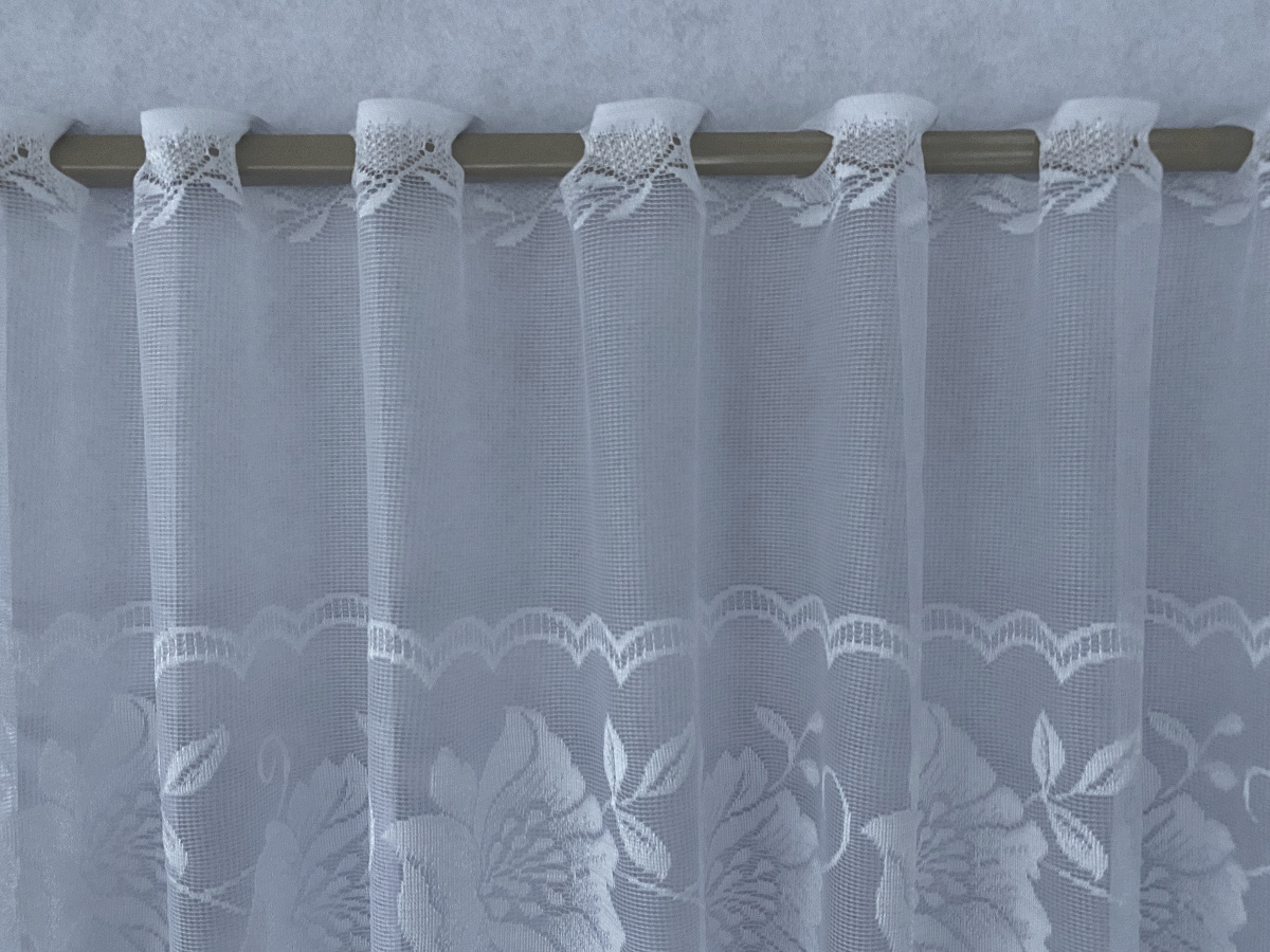 Valge, lillemustriga pitskardin: kõrgus-115cm - Image 3