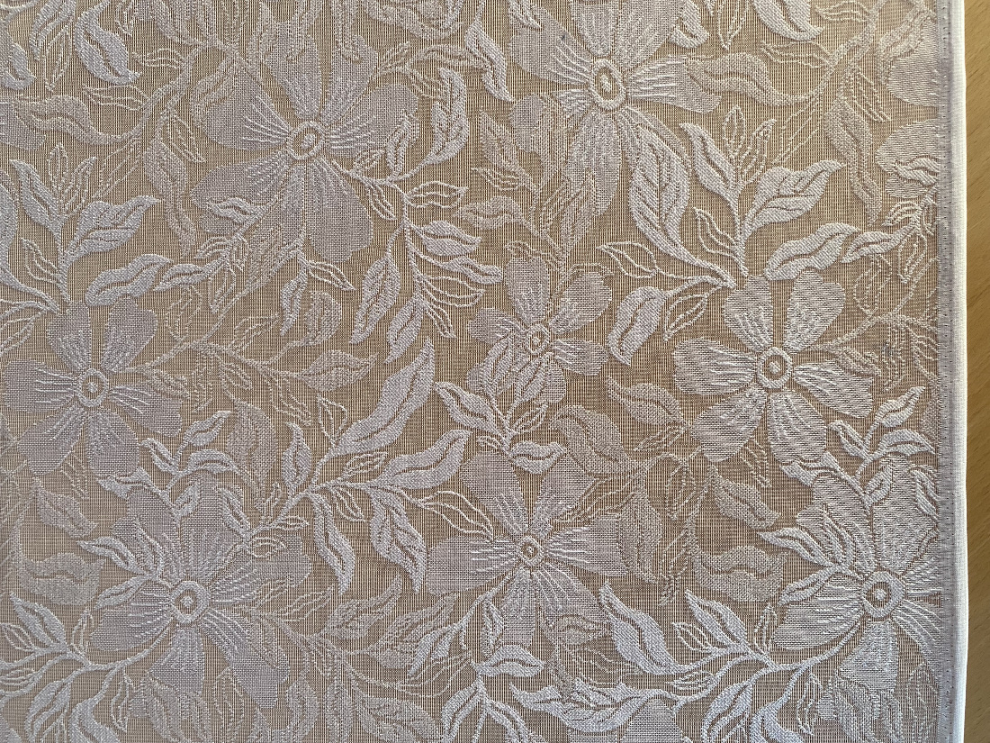 Valged, lillelise mustriga pitskardind: kõrgus-250cm - Image 3